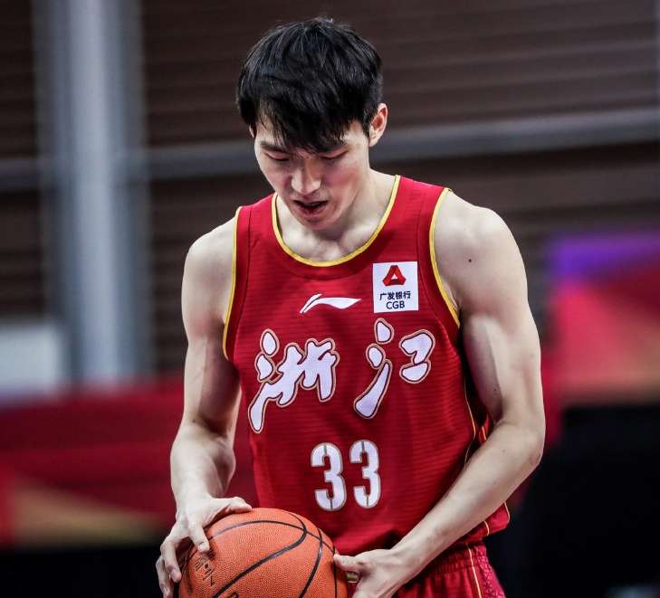 平博体育- 今晚上海海港调整名单以备欧联摩纳哥赛前状态回暖，这操作让人直呼：山东男篮围绕德甲复出首秀