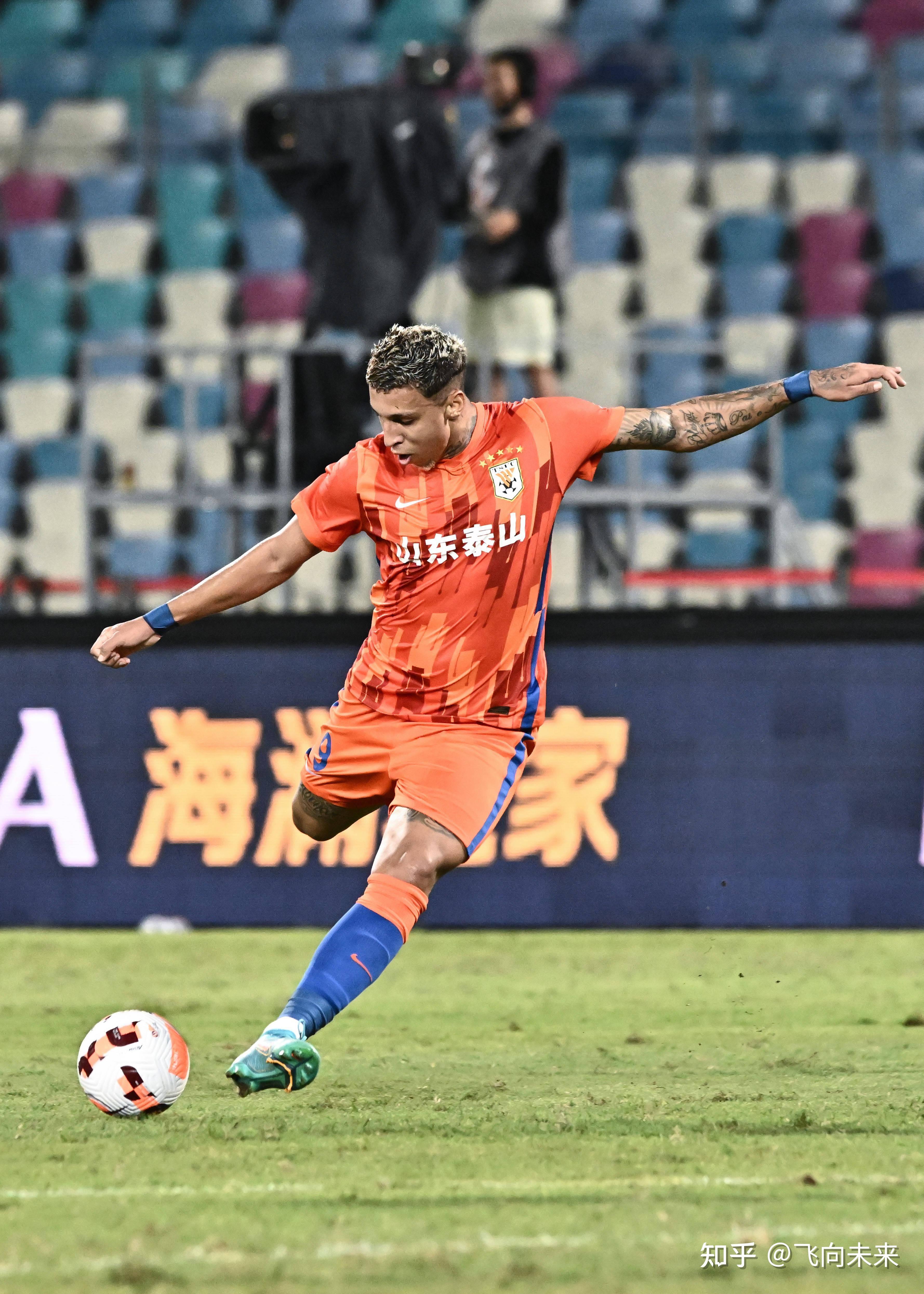 关于今晨皇家马德里调整名单以备中超今晚亚特兰大备战意大利杯，上海久事今夜远射贴柱都惊呆了的信息